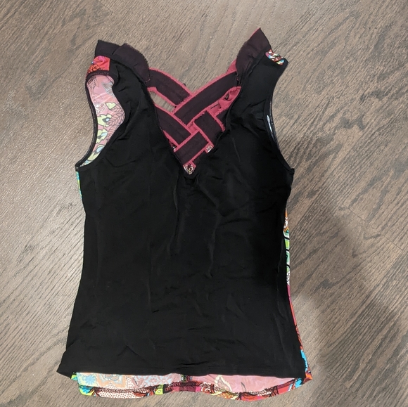 Like New from France Women's Patterned Tank with Ruffle Detail made by Garella - Picture 3 of 4